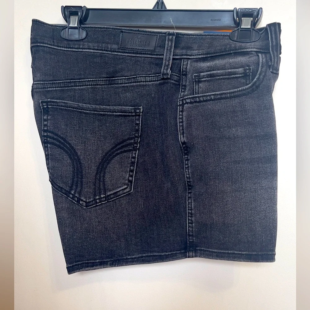Hollister high- rise ,Black Jean Shorts Stretchy Cut-Off Design - Picture 11 of 11